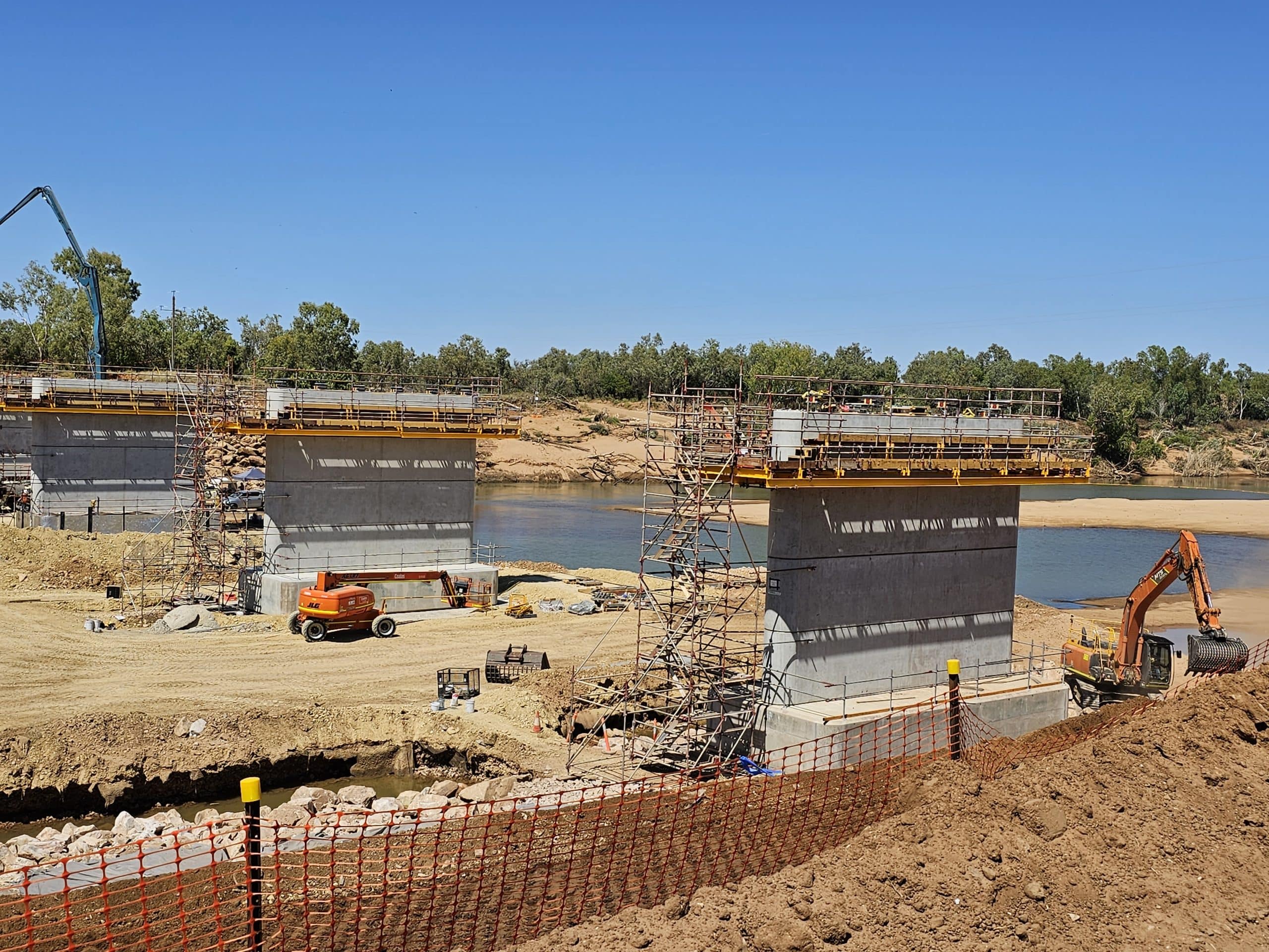 Bridge-construction-fitzroy-bridge-scaffold